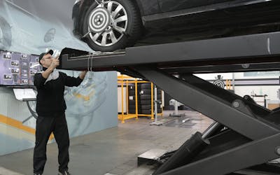 Garage mécanique avec pont élévateur