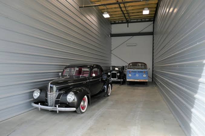 Stockage oldtimer & ancêtre près de Namur, Dinant et Couvin : la solution côté frontière
